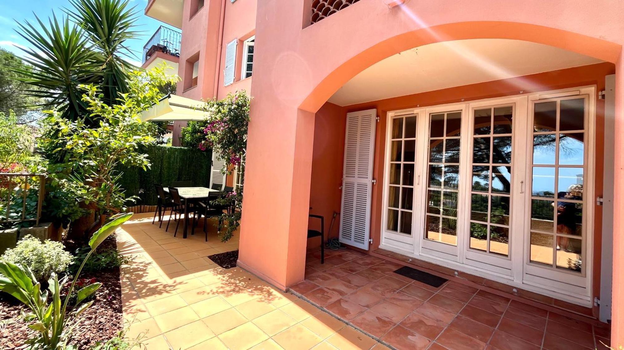 Village Typique - Piscine - Grande Terrasse Ombragee - Logement Climatise ムジャン 部屋 写真